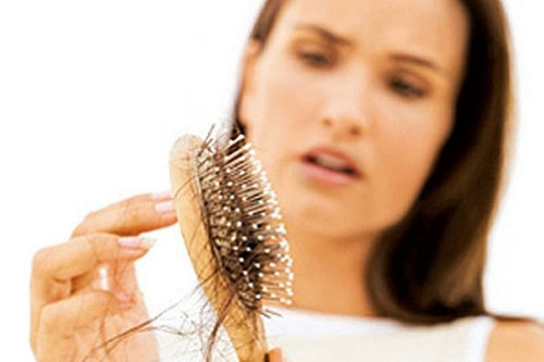 9 cách trị rụng tóc sau sinh giúp mẹ cải thiện khuyết điểm dễ dàng